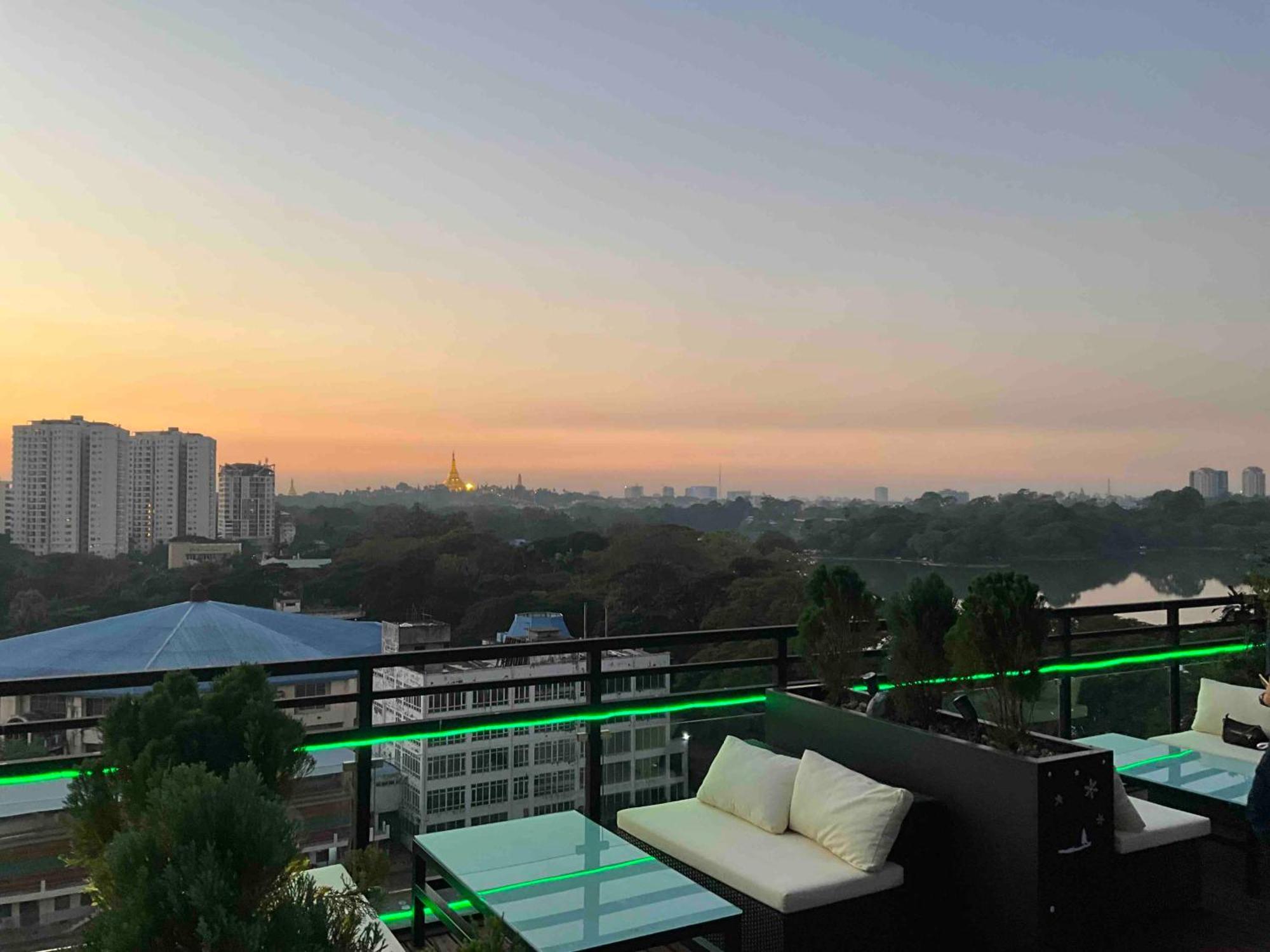 Wyndham Grand Yangon Ξενοδοχείο Εξωτερικό φωτογραφία